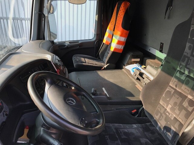 Mercedes-Benz Actros 1841 L 4x2 Actros 1841 L 4x2, Esterer Tankaufbau ca. 13.500l, 2 Kammern - משאית מכל: תמונה 5 Mercedes-Benz Actros 1841 L 4x2 Actros 1841 L 4x2, Esterer Tankaufbau ca. 13.500l, 2 Kammern - משאית מכל: תמונה 5