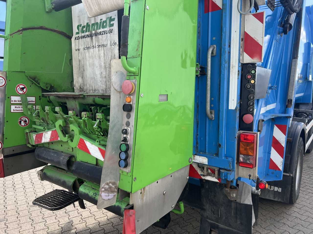 Mercedes-Benz Actros 2032 LA 4x4 Actros 2032 LA 4x4, Faun Variopress 310 ca. 10m³, Zöller Schüttung - משאית אשפה: תמונה 3 Mercedes-Benz Actros 2032 LA 4x4 Actros 2032 LA 4x4, Faun Variopress 310 ca. 10m³, Zöller Schüttung - משאית אשפה: תמונה 3