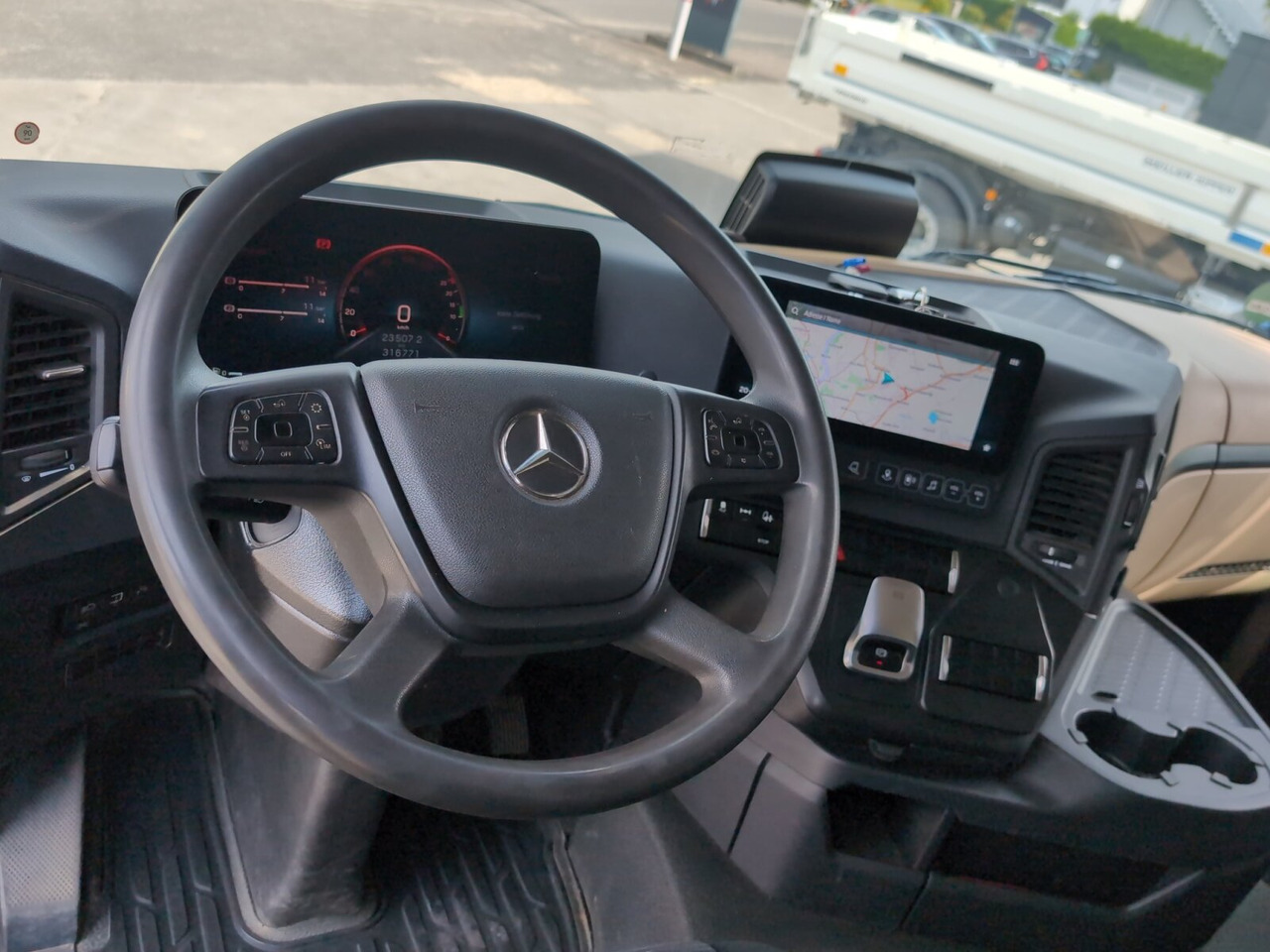 Mercedes-Benz Actros 2148 LS 4x4 HAD Actros 2148 LS 4x4 HAD, Retarder, Navi, MultimediaCockpit, Hydraulik - יחידת טרקטור: תמונה 4 Mercedes-Benz Actros 2148 LS 4x4 HAD Actros 2148 LS 4x4 HAD, Retarder, Navi, MultimediaCockpit, Hydraulik - יחידת טרקטור: תמונה 4