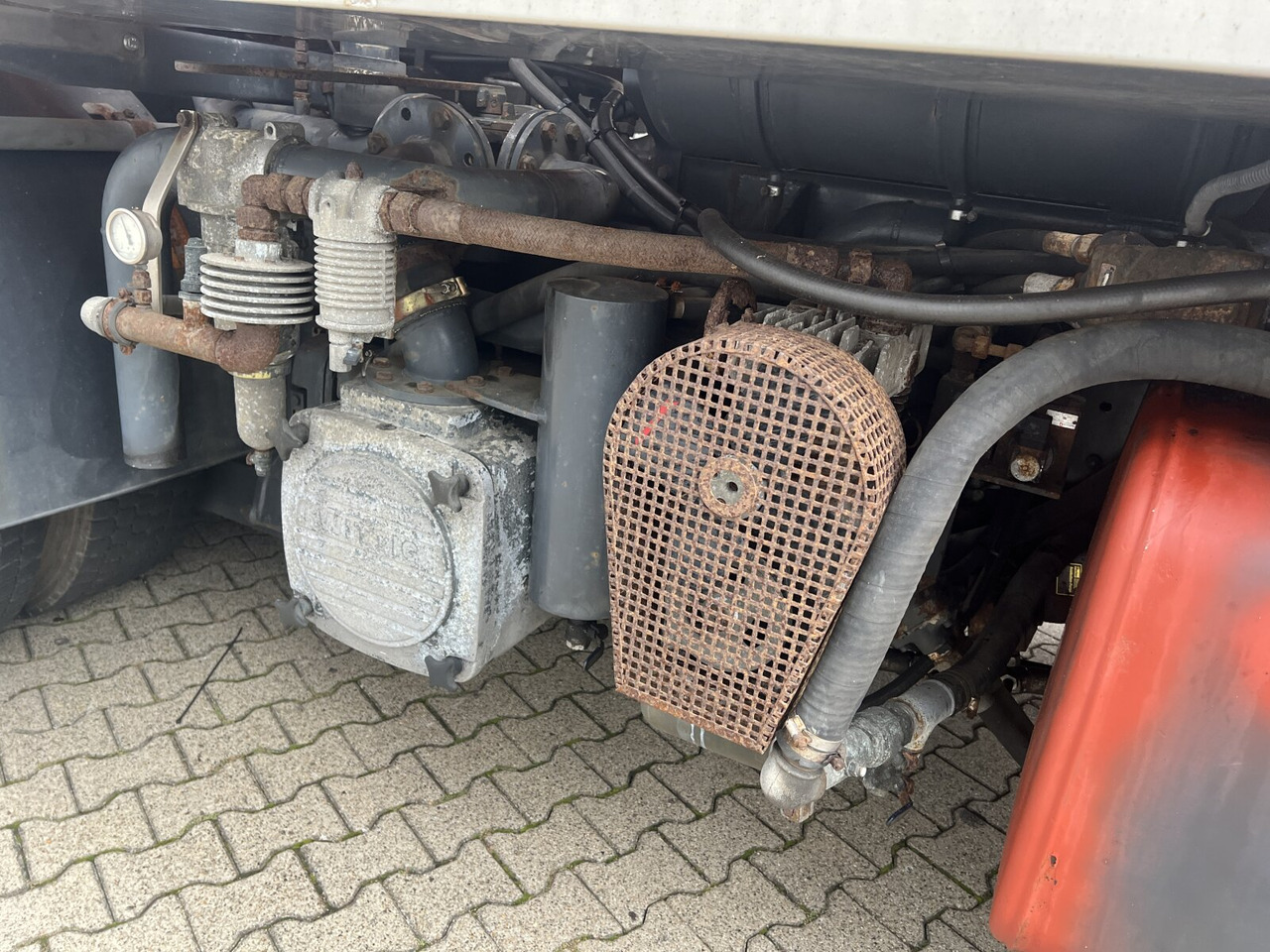 Mercedes-Benz Actros 2541 L 6x2 Actros 2541 L 6x2, Lenkachse, Küller Saug- und Spülwagen ca. 14m³ - משאית: תמונה 2 Mercedes-Benz Actros 2541 L 6x2 Actros 2541 L 6x2, Lenkachse, Küller Saug- und Spülwagen ca. 14m³ - משאית: תמונה 2