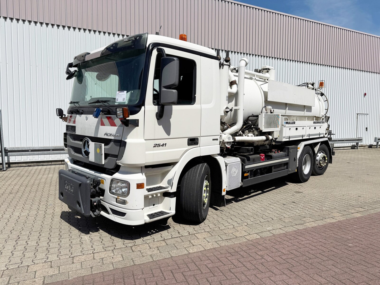 Mercedes-Benz Actros 2541 L 6x2 Actros 2541 L 6x2, Müller Saug-/Spülwagen ca. 12m³, Widi-Platte, Lift-/Lenkachse - משאית: תמונה 1 Mercedes-Benz Actros 2541 L 6x2 Actros 2541 L 6x2, Müller Saug-/Spülwagen ca. 12m³, Widi-Platte, Lift-/Lenkachse - משאית: תמונה 1