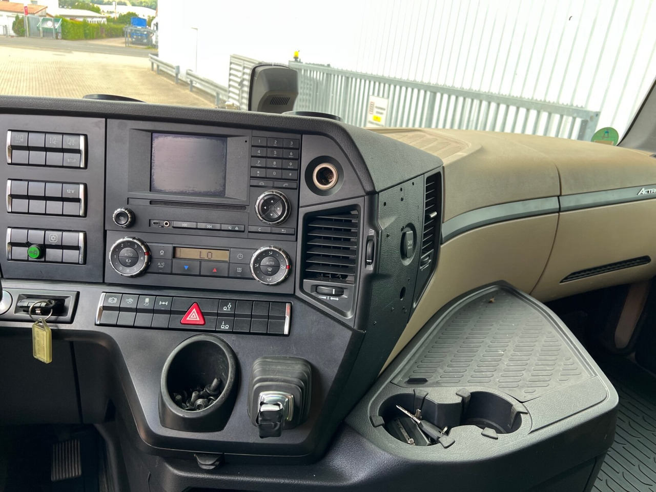 Mercedes-Benz Actros 2542/48 L/nR 6x2 Actros 2542/48 L/nR 6x2, Retarder, Standklima, StreamSpace, SoloStar - מוביל מכולות/ משאית החלפת גוף: תמונה 4 Mercedes-Benz Actros 2542/48 L/nR 6x2 Actros 2542/48 L/nR 6x2, Retarder, Standklima, StreamSpace, SoloStar - מוביל מכולות/ משאית החלפת גוף: תמונה 4