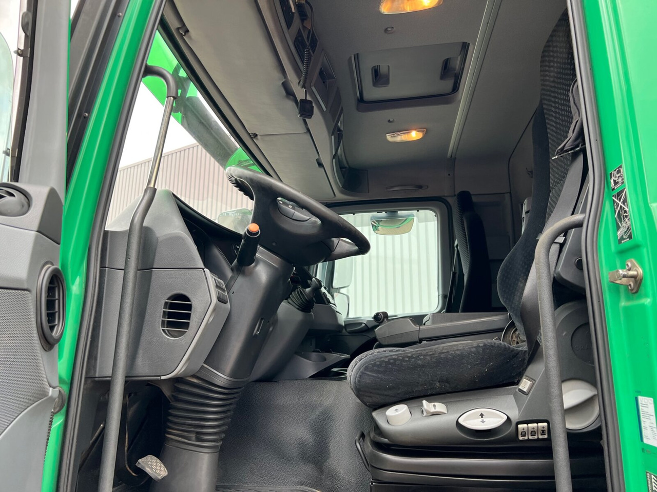 Mercedes-Benz Actros 2544 L 6x2 Actros 2544 L 6x2, Retarder, Lenkachse, Heckkran HMF 3000-K5 + Jip, Funk - משאית מנוף, משאית צד נופל/ שטוחה: תמונה 5 Mercedes-Benz Actros 2544 L 6x2 Actros 2544 L 6x2, Retarder, Lenkachse, Heckkran HMF 3000-K5 + Jip, Funk - משאית מנוף, משאית צד נופל/ שטוחה: תמונה 5