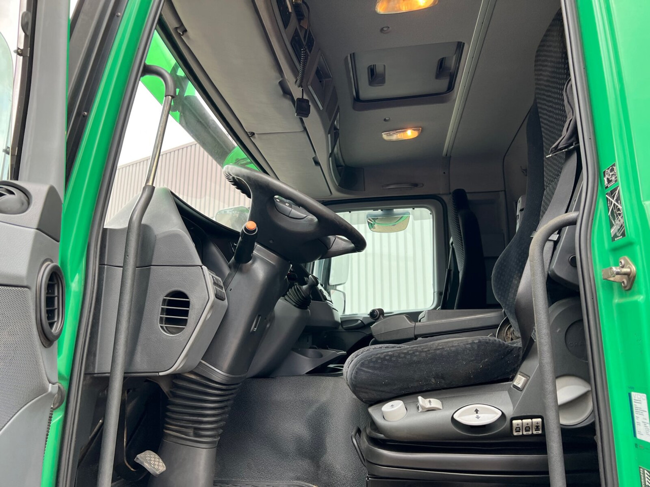 Mercedes-Benz Actros 2544 L 6x2 Actros 2544 L 6x2, Retarder, Lenkachse, Heckkran HMF 3000-K5 + Jip, Funk - משאית מנוף, משאית צד נופל/ שטוחה: תמונה 5 Mercedes-Benz Actros 2544 L 6x2 Actros 2544 L 6x2, Retarder, Lenkachse, Heckkran HMF 3000-K5 + Jip, Funk - משאית מנוף, משאית צד נופל/ שטוחה: תמונה 5