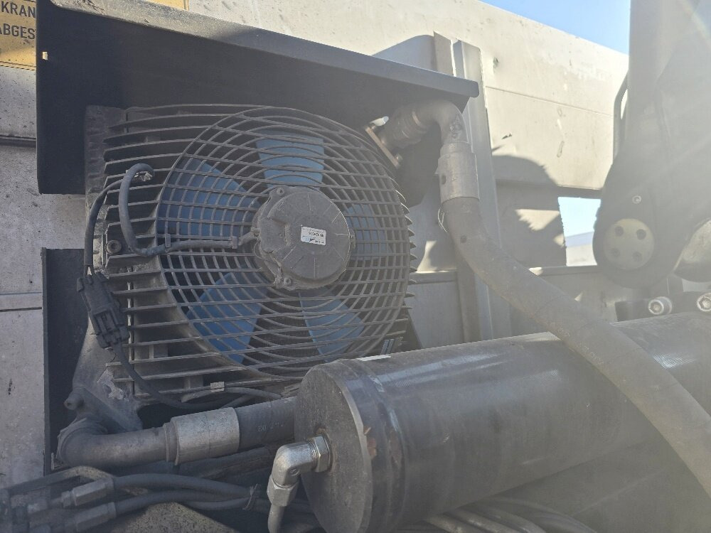 Mercedes-Benz Actros 2546 L 6x2 Actros 2546 L 6x2, Hiab Kran 244 E - 6 Hiduo, 16,1 m 920 kg, Funk - משאית מנוף, משאית צד נופל/ שטוחה: תמונה 5 Mercedes-Benz Actros 2546 L 6x2 Actros 2546 L 6x2, Hiab Kran 244 E - 6 Hiduo, 16,1 m 920 kg, Funk - משאית מנוף, משאית צד נופל/ שטוחה: תמונה 5