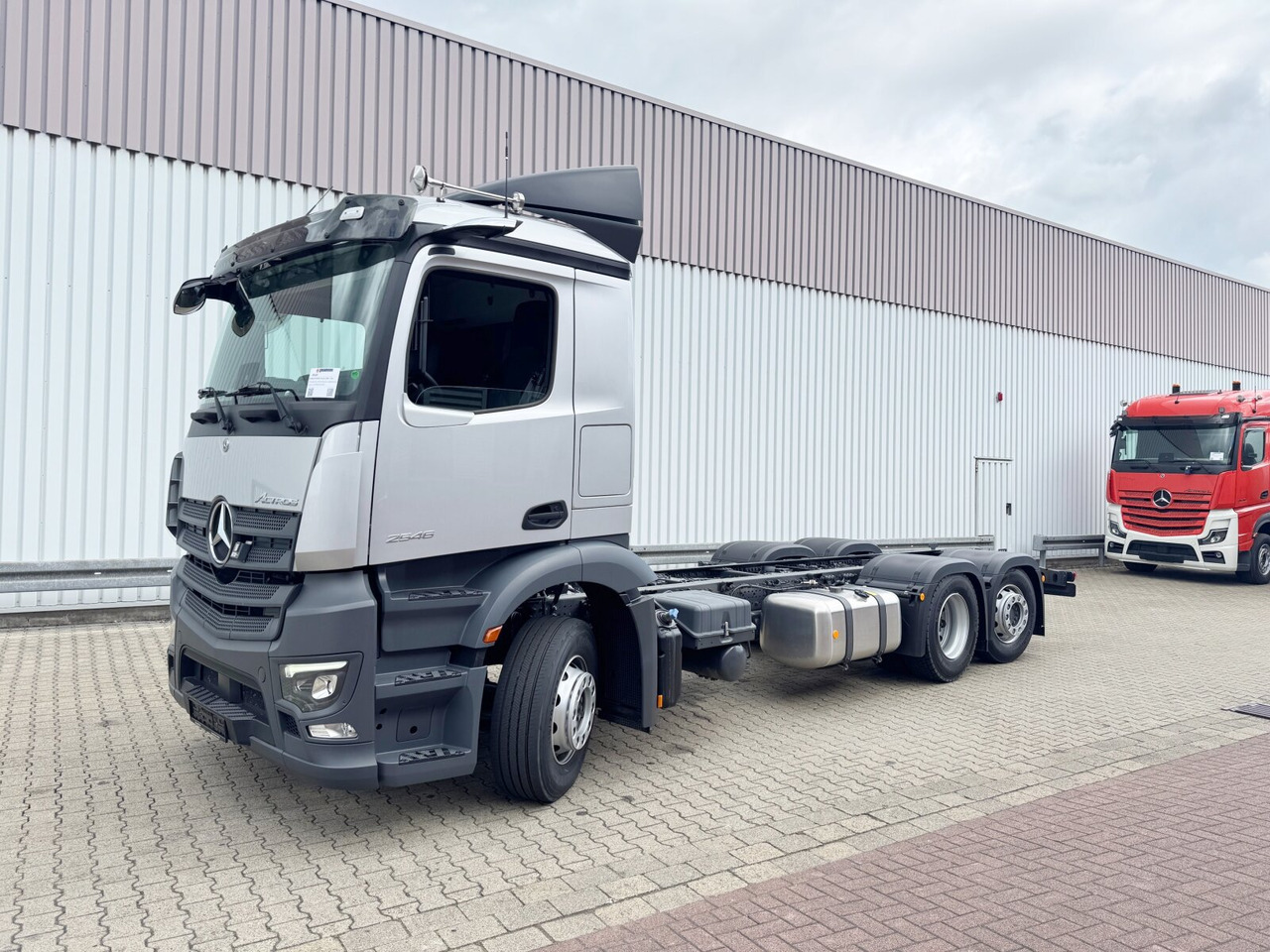 Mercedes-Benz Actros 2546 L 6x2 Actros 2546 L 6x2, Retarder, Lenk-/Lift, LED, Navi, ADR, MirrorCam, MultimediaCockpit - משאית עם שלדת תא: תמונה 1 Mercedes-Benz Actros 2546 L 6x2 Actros 2546 L 6x2, Retarder, Lenk-/Lift, LED, Navi, ADR, MirrorCam, MultimediaCockpit - משאית עם שלדת תא: תמונה 1
