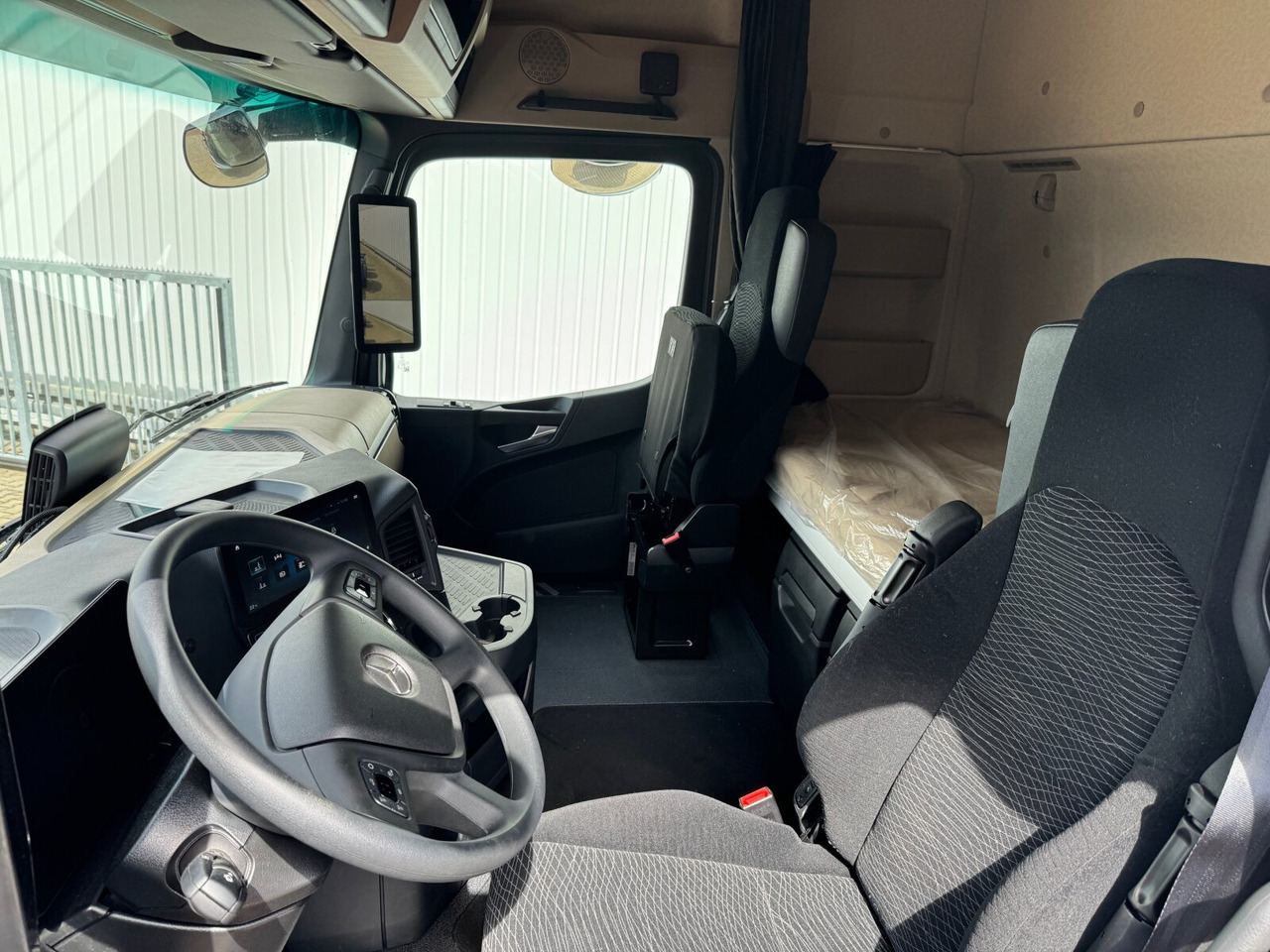 Mercedes-Benz Actros 2548 L 6x2 Actros 2548 L 6x2, Retarder, Lenk-/Liftachse, Navi, MirrorCam, MultimediaCockpit - משאית הרמת וו: תמונה 4 Mercedes-Benz Actros 2548 L 6x2 Actros 2548 L 6x2, Retarder, Lenk-/Liftachse, Navi, MirrorCam, MultimediaCockpit - משאית הרמת וו: תמונה 4