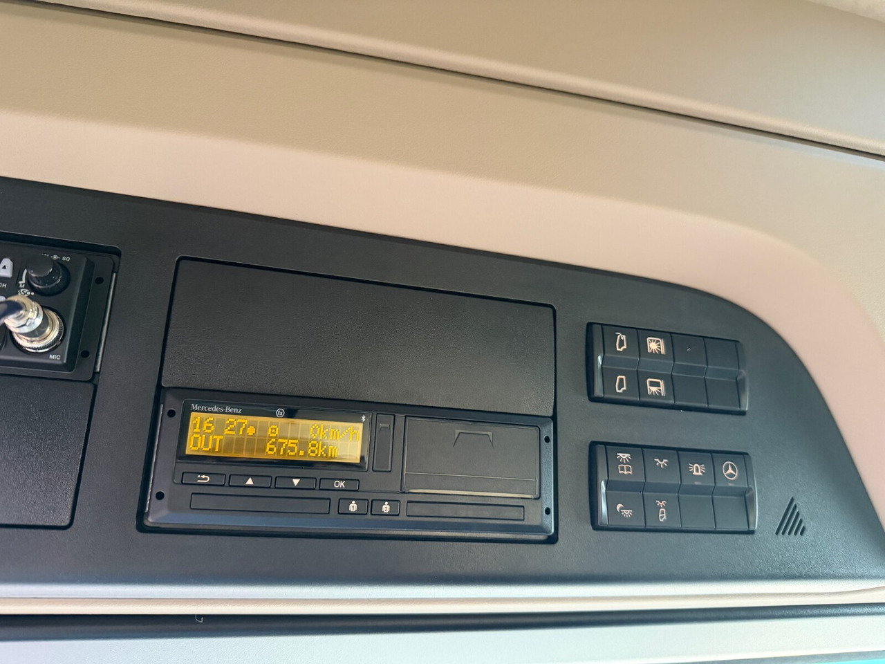 Mercedes-Benz Actros 3363 LS 6x4 Actros 3363 LS 6x4, Retarder, SoloStar, MultimediaCockpit, Navi, LED - יחידת טרקטור: תמונה 4 Mercedes-Benz Actros 3363 LS 6x4 Actros 3363 LS 6x4, Retarder, SoloStar, MultimediaCockpit, Navi, LED - יחידת טרקטור: תמונה 4