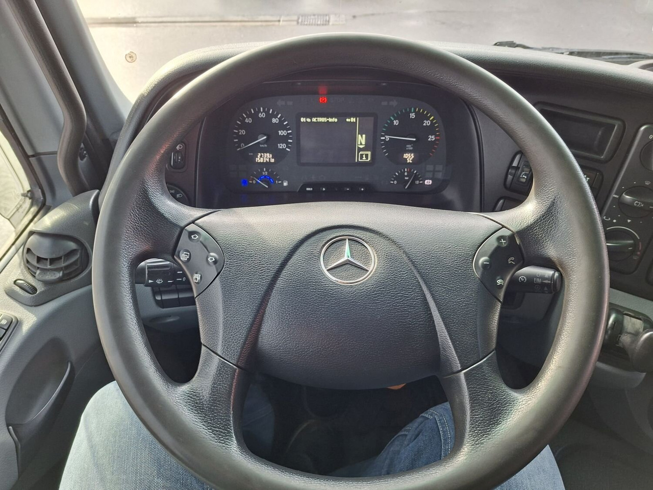 Mercedes-Benz Actros 4146 K 8x4/4 Actros 4146 K 8x4/4, Retarder, Kran Hiab XS 477 E-7 HiPro, Flyjib, Seilwinde, Funk - משאית הרמת וו, משאית מנוף: תמונה 4 Mercedes-Benz Actros 4146 K 8x4/4 Actros 4146 K 8x4/4, Retarder, Kran Hiab XS 477 E-7 HiPro, Flyjib, Seilwinde, Funk - משאית הרמת וו, משאית מנוף: תמונה 4