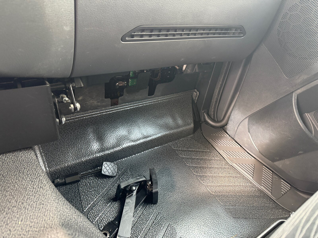 Mercedes-Benz Arocs 1827 A 4x4 Arocs 1827 A 4x4, Ex-! - משאית צד נופל/ שטוחה: תמונה 4 Mercedes-Benz Arocs 1827 A 4x4 Arocs 1827 A 4x4, Ex-! - משאית צד נופל/ שטוחה: תמונה 4