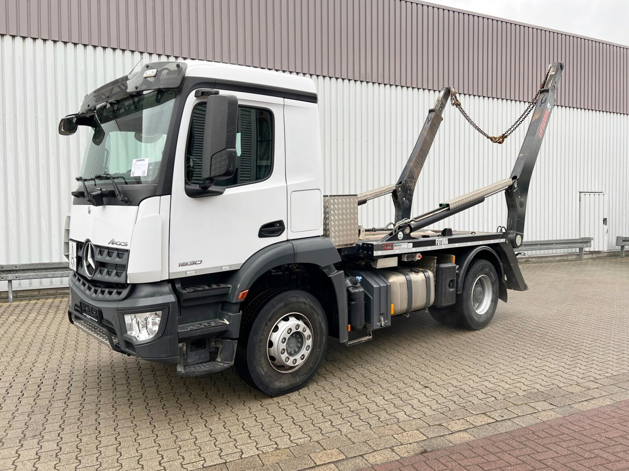 Mercedes-Benz Arocs 1830 K 4x2 Arocs 1830 K 4x2, Funk - משאית דילוג העמסה: תמונה 1 Mercedes-Benz Arocs 1830 K 4x2 Arocs 1830 K 4x2, Funk - משאית דילוג העמסה: תמונה 1