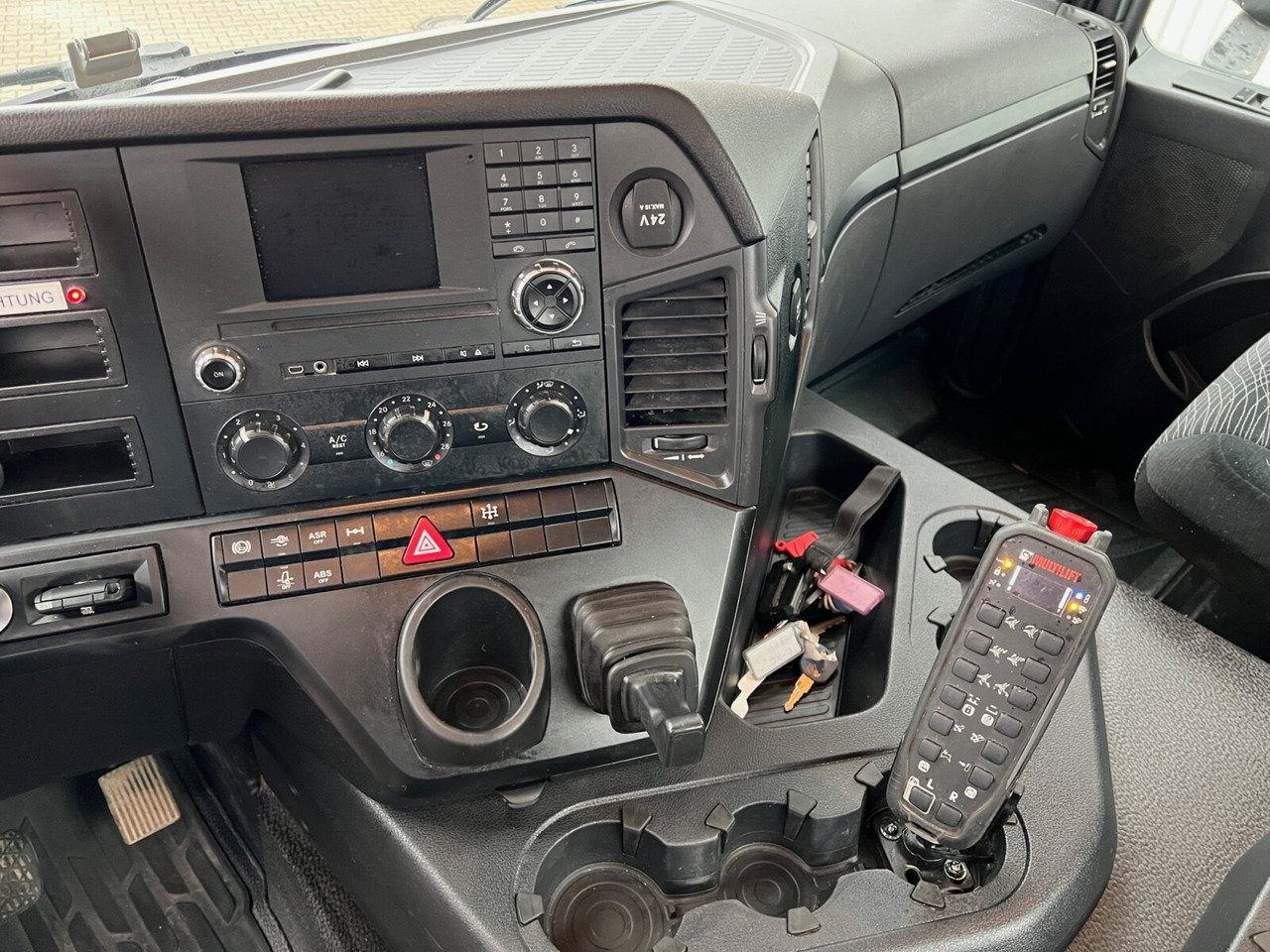 Mercedes-Benz Arocs 1830 K 4x2 Arocs 1830 K 4x2, Funk - משאית דילוג העמסה: תמונה 5 Mercedes-Benz Arocs 1830 K 4x2 Arocs 1830 K 4x2, Funk - משאית דילוג העמסה: תמונה 5