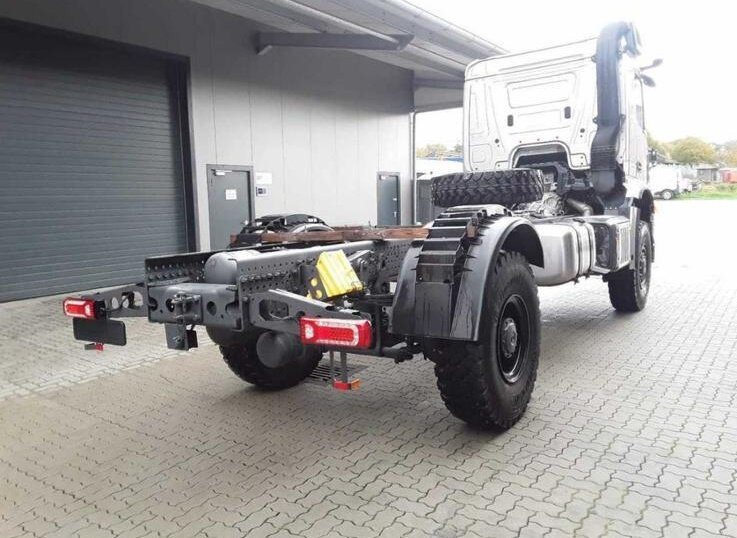 Mercedes-Benz Arocs 2053 A 4x4 Arocs 2053 A 4x4, Grounder, MirrorCam, Multimedia Cockpit, Navi - משאית עם שלדת תא: תמונה 5 Mercedes-Benz Arocs 2053 A 4x4 Arocs 2053 A 4x4, Grounder, MirrorCam, Multimedia Cockpit, Navi - משאית עם שלדת תא: תמונה 5