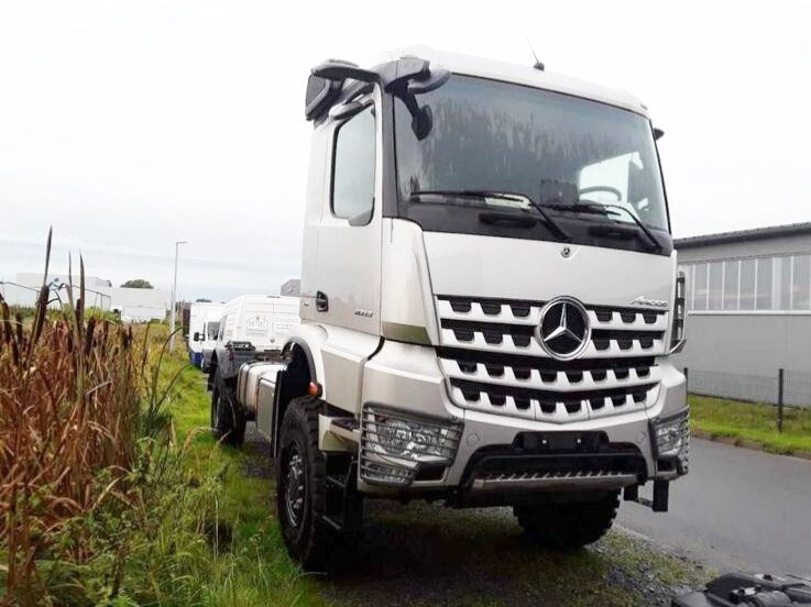 Mercedes-Benz Arocs 2053 A 4x4 Arocs 2053 A 4x4, Grounder, MirrorCam, Multimedia Cockpit, Navi - משאית עם שלדת תא: תמונה 3 Mercedes-Benz Arocs 2053 A 4x4 Arocs 2053 A 4x4, Grounder, MirrorCam, Multimedia Cockpit, Navi - משאית עם שלדת תא: תמונה 3