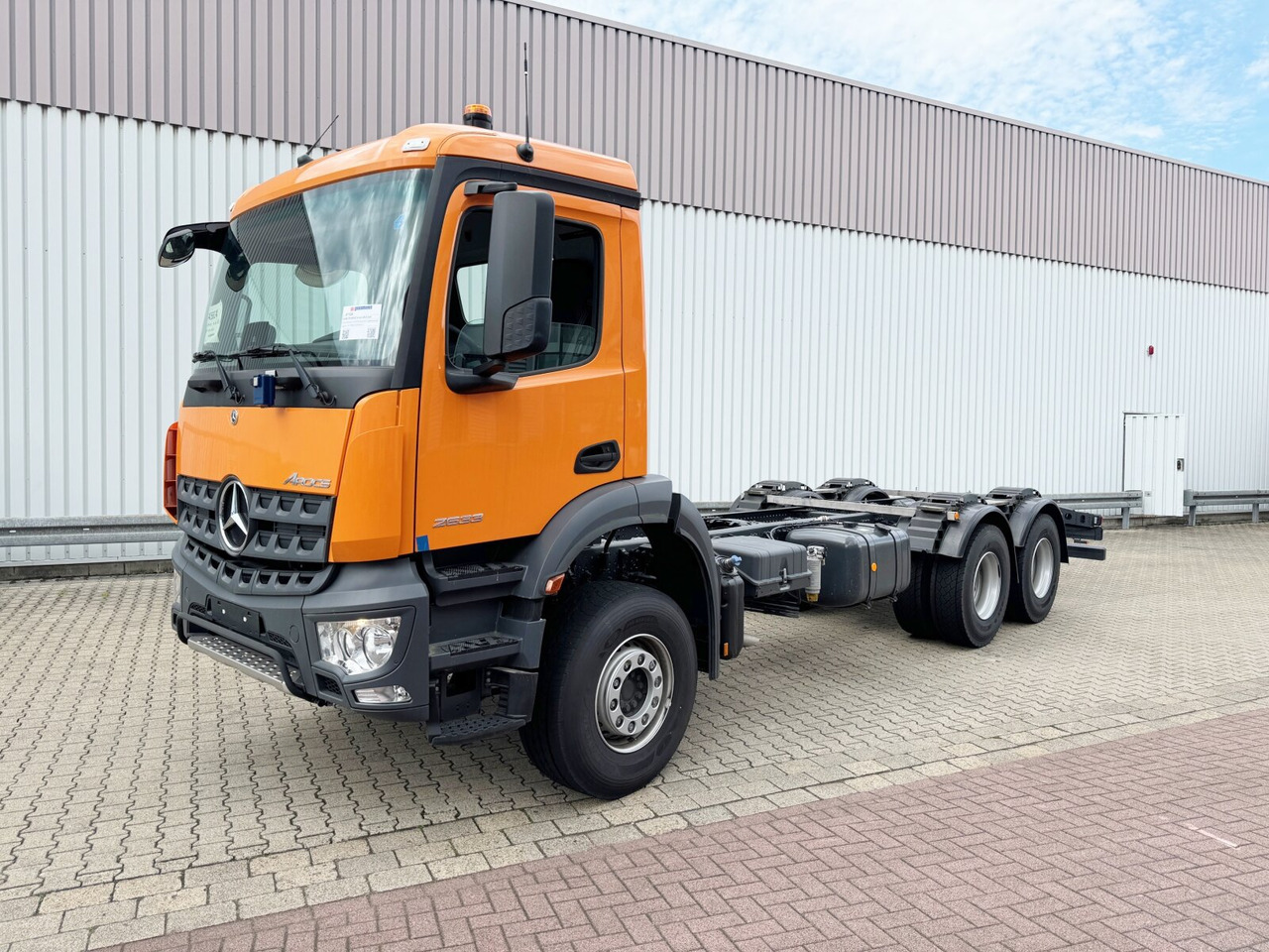 Mercedes-Benz Arocs 2633 6x4 Arocs 2633 6x4, 2x Nebenantrieb - משאית עם שלדת תא: תמונה 1 Mercedes-Benz Arocs 2633 6x4 Arocs 2633 6x4, 2x Nebenantrieb - משאית עם שלדת תא: תמונה 1