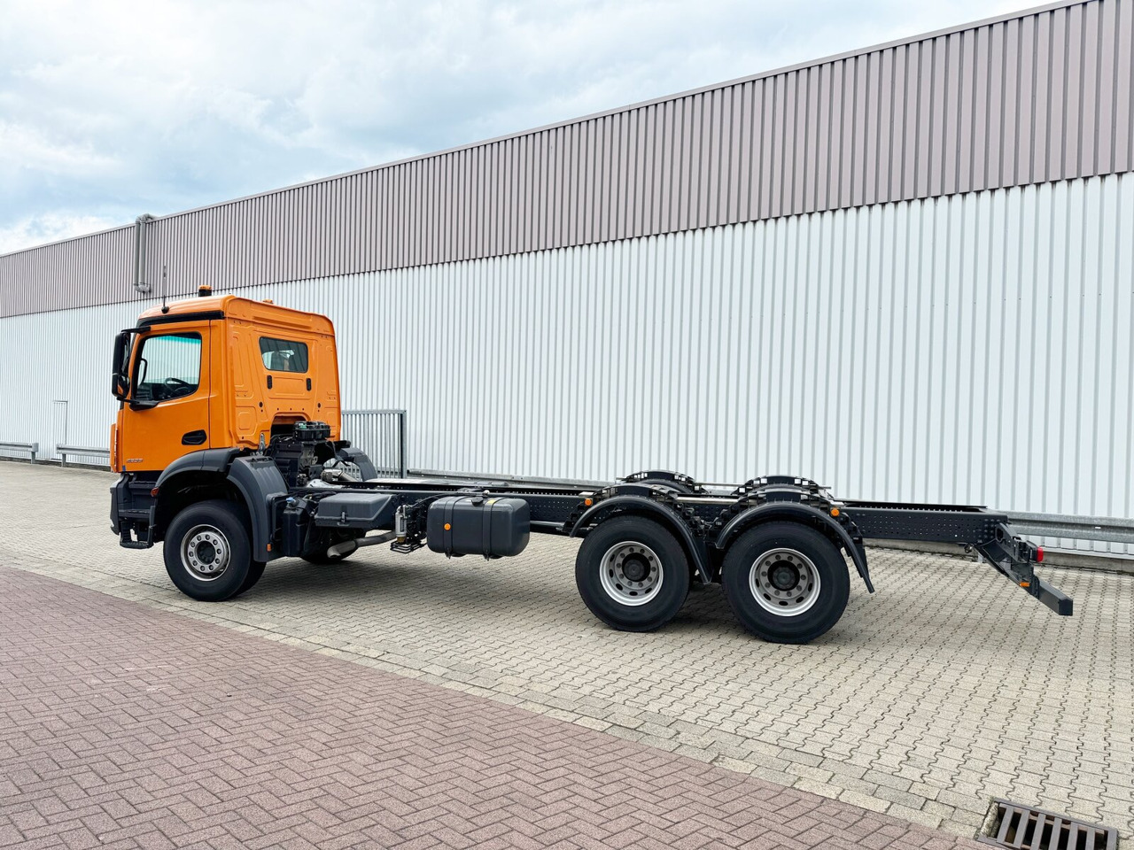 Mercedes-Benz Arocs 2633 6x4, Automatik, 2x Nebenantrieb Arocs 2633 6x4, 2x Nebenantrieb - משאית עם שלדת תא: תמונה 2 Mercedes-Benz Arocs 2633 6x4, Automatik, 2x Nebenantrieb Arocs 2633 6x4, 2x Nebenantrieb - משאית עם שלדת תא: תמונה 2