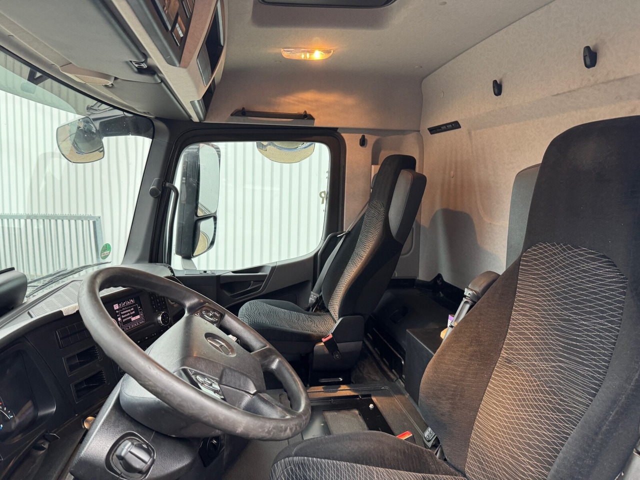 Mercedes-Benz Arocs 2642 6x4 Arocs 2642 6x4 mit Heckkran Atlas AK 186.3 V-2 - משאית מנוף, משאית צד נופל/ שטוחה: תמונה 4 Mercedes-Benz Arocs 2642 6x4 Arocs 2642 6x4 mit Heckkran Atlas AK 186.3 V-2 - משאית מנוף, משאית צד נופל/ שטוחה: תמונה 4
