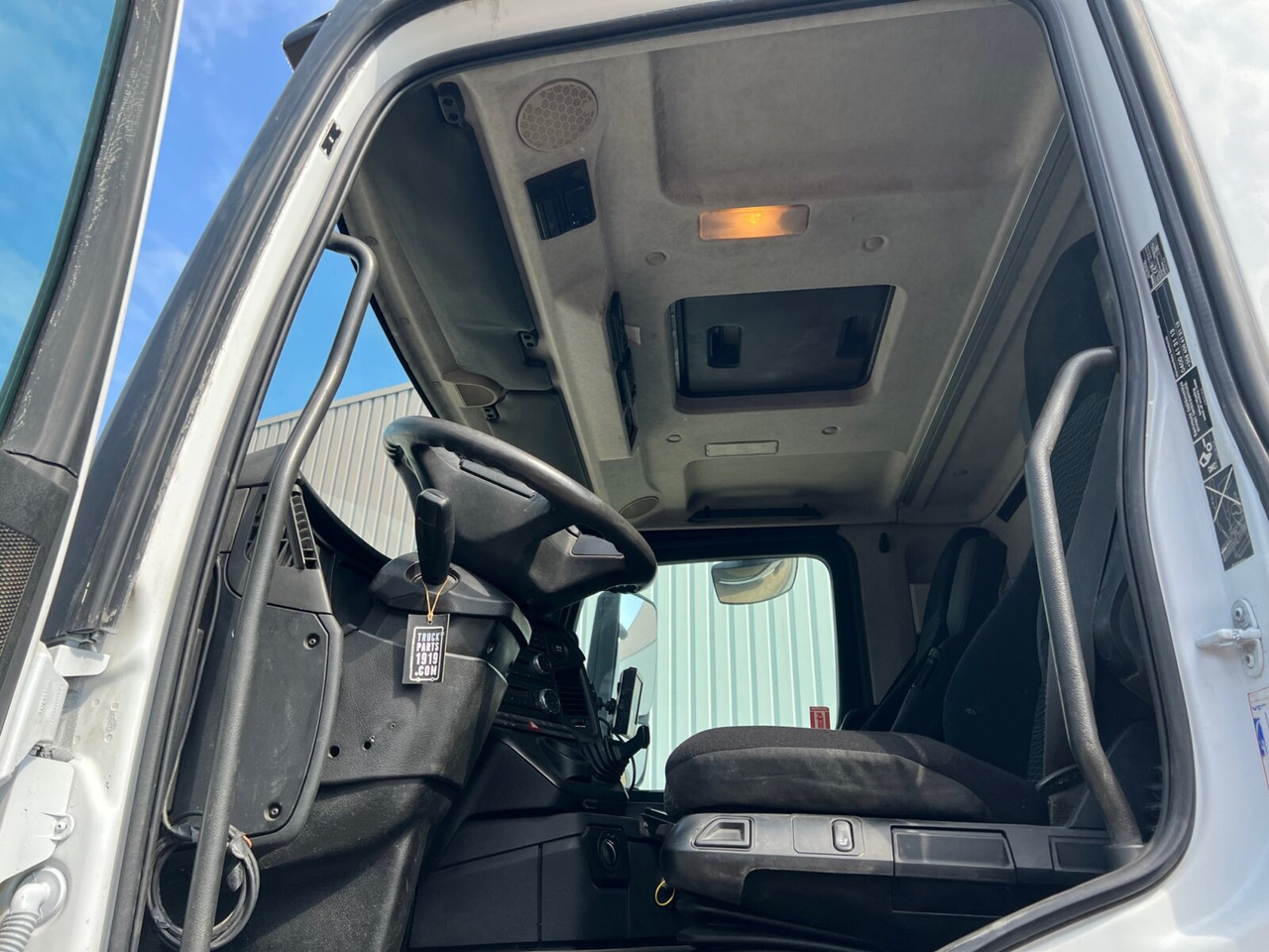 Interior photo 2: משאית עם שלדת תא Mercedes-Benz Arocs 2642 K 6x4 Arocs 2642 K 6x4, Retarder, Motorabtrieb