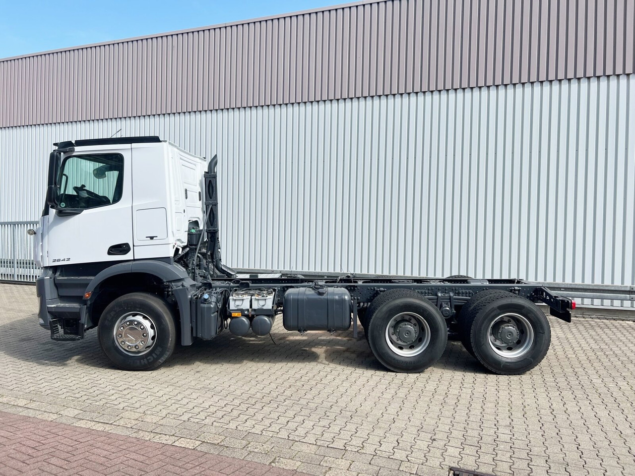 משאית עם שלדת תא Mercedes-Benz Arocs 2642 K 6x4 Arocs 2642 K 6x4, Retarder, Motorabtrieb: תמונה 12