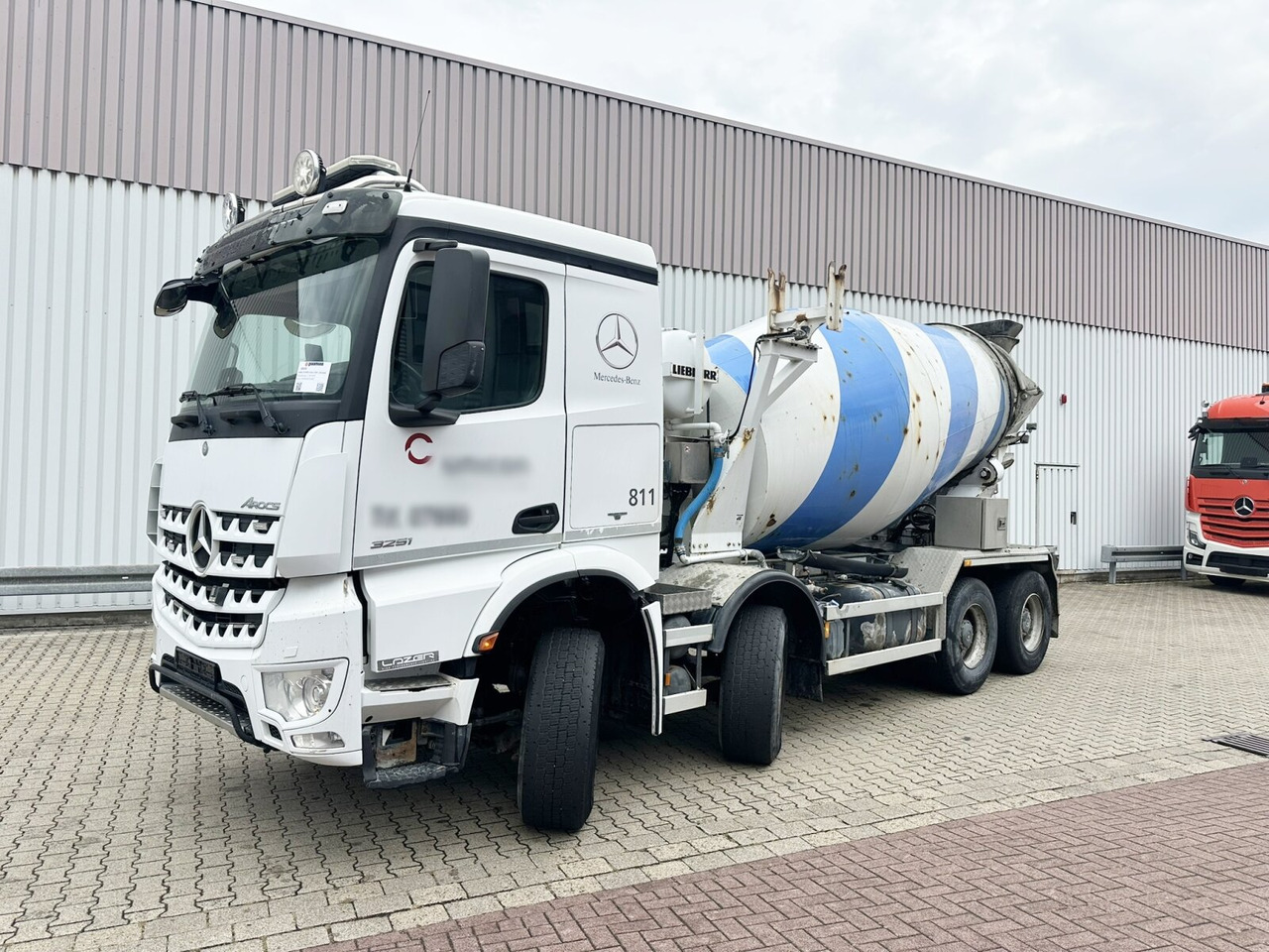 Mercedes-Benz Arocs 3251 8x4/4 Arocs 3251 8x4/4, Betonmischer Liebherr ca. 9m³ - משאית מערבלת בטון: תמונה 1 Mercedes-Benz Arocs 3251 8x4/4 Arocs 3251 8x4/4, Betonmischer Liebherr ca. 9m³ - משאית מערבלת בטון: תמונה 1