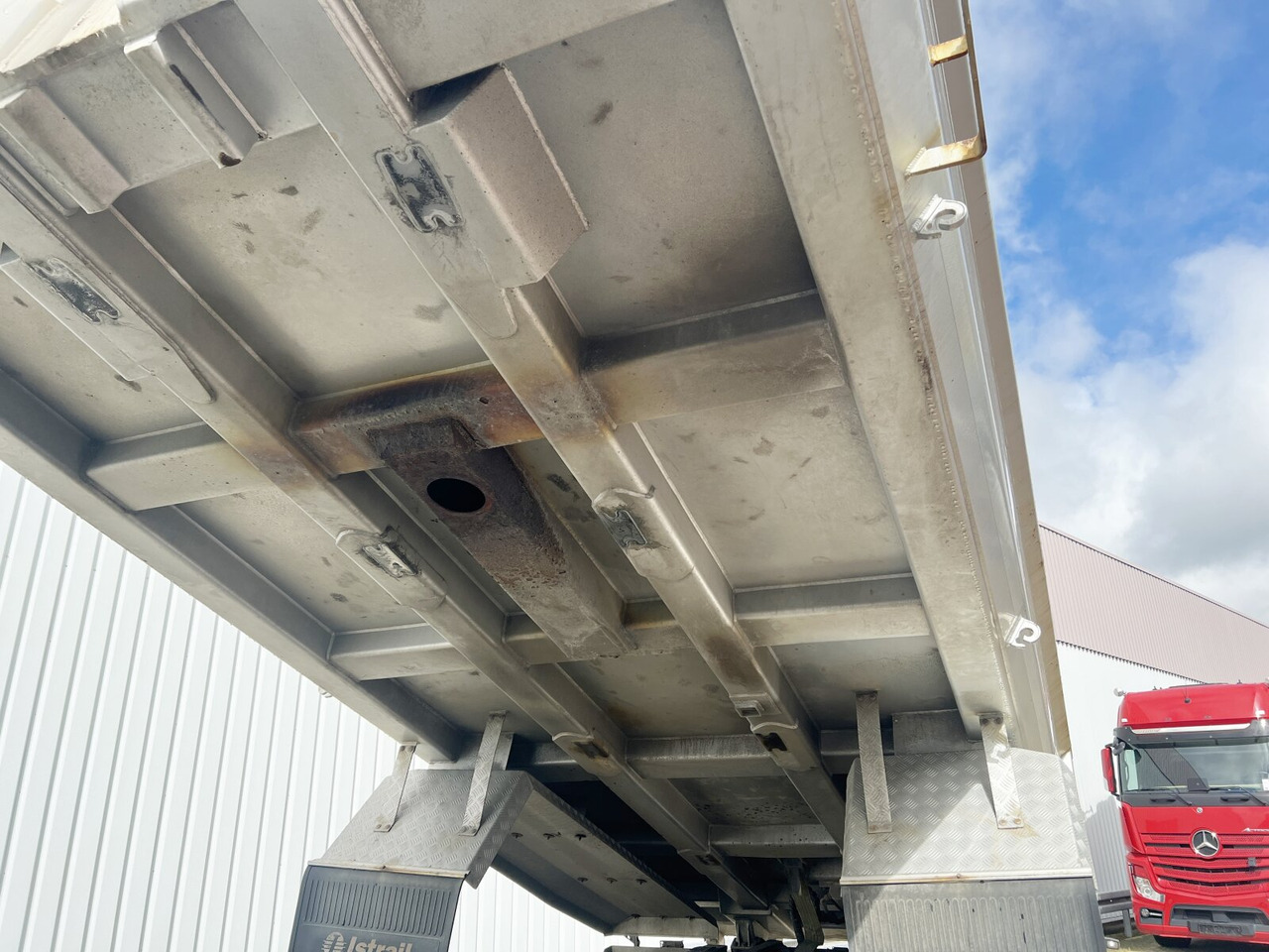 הַחכָּרָה Mercedes-Benz Arocs 3253 K 8x4/4 Arocs 3253 K 8x4/4, Retarder, Stahlmulde ca. 15m³, hydr. Heckklappenöffnung Mercedes-Benz Arocs 3253 K 8x4/4 Arocs 3253 K 8x4/4, Retarder, Stahlmulde ca. 15m³, hydr. Heckklappenöffnung: תמונה 13