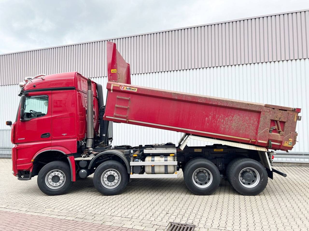 מזהיר Mercedes-Benz Arocs 3263 8x4/4 Arocs 3263 8x4/4, Retarder, Stahlmulde ca.14m³, Hydr. Heckklappe: תמונה 12