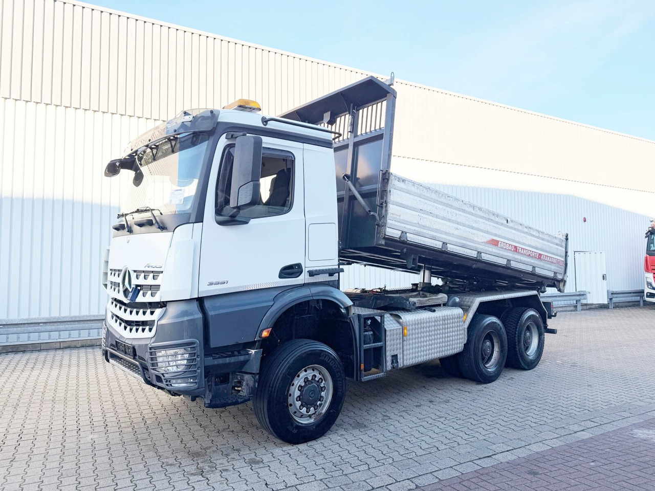 Mercedes-Benz Arocs 3351 AK 6x6 Arocs 3351 AK 6x6, Retarder, Grounder, Motorabtrieb, pneum. Heckklappenöffnung - מזהיר: תמונה 1 Mercedes-Benz Arocs 3351 AK 6x6 Arocs 3351 AK 6x6, Retarder, Grounder, Motorabtrieb, pneum. Heckklappenöffnung - מזהיר: תמונה 1