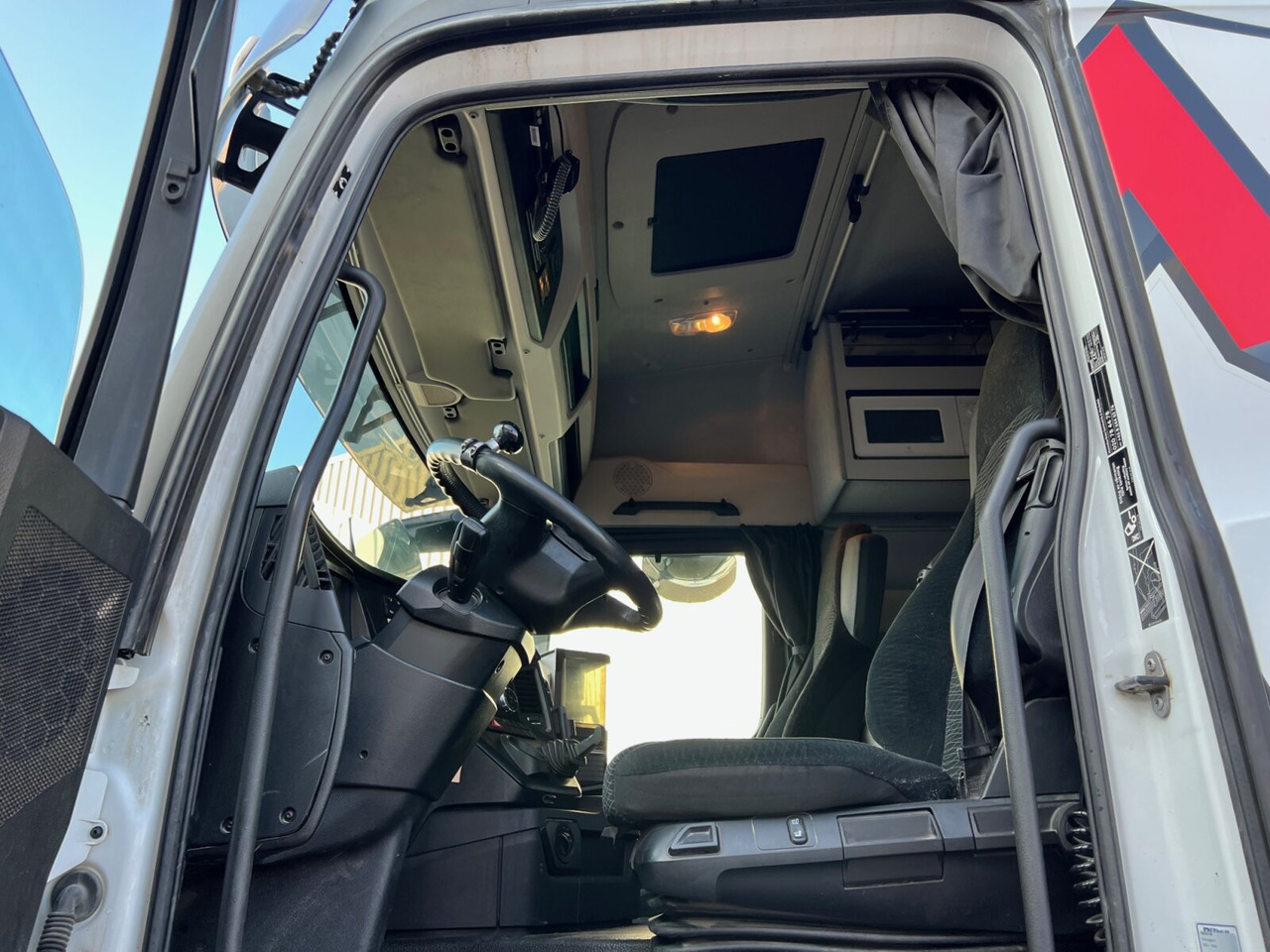 Mercedes-Benz Arocs 3351 LS 6x4 Arocs 3351 LS 6x4, StreamSpace, Bi-Xenon, Hydraulik - יחידת טרקטור: תמונה 2 Mercedes-Benz Arocs 3351 LS 6x4 Arocs 3351 LS 6x4, StreamSpace, Bi-Xenon, Hydraulik - יחידת טרקטור: תמונה 2