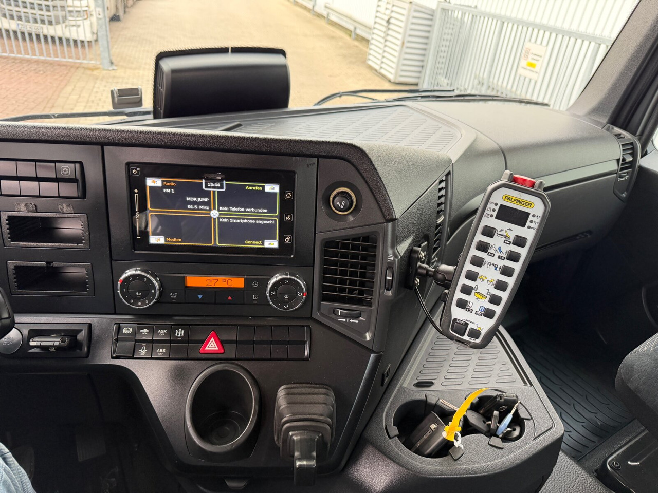 Mercedes-Benz Arocs 3353 K 6x4 Arocs 3353 K 6x4, Grounder, Retarder, Tele-Absetzer, Funk - משאית דילוג העמסה: תמונה 5 Mercedes-Benz Arocs 3353 K 6x4 Arocs 3353 K 6x4, Grounder, Retarder, Tele-Absetzer, Funk - משאית דילוג העמסה: תמונה 5