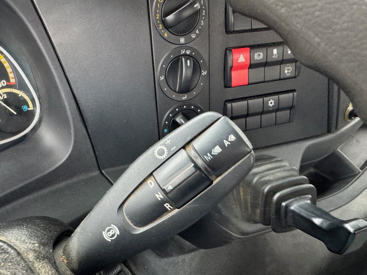 Mercedes-Benz Atego 1221 K 4x2 Atego 1221 K 4x2, 2x AHK - מזהיר: תמונה 5 Mercedes-Benz Atego 1221 K 4x2 Atego 1221 K 4x2, 2x AHK - מזהיר: תמונה 5