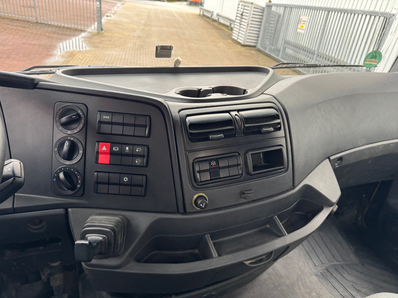 Mercedes-Benz Atego 1221 K 4x2 Atego 1221 K 4x2, 2x AHK - מזהיר: תמונה 4 Mercedes-Benz Atego 1221 K 4x2 Atego 1221 K 4x2, 2x AHK - מזהיר: תמונה 4