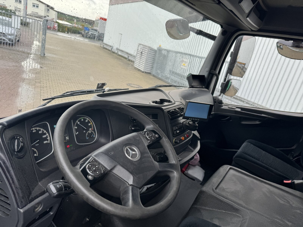 Mercedes-Benz Atego 1223 L 4x2 Atego 1223 L 4x2 mit Heckkran Atlas 88.3-A2L, Funk - משאית מנוף, משאית צד נופל/ שטוחה: תמונה 5 Mercedes-Benz Atego 1223 L 4x2 Atego 1223 L 4x2 mit Heckkran Atlas 88.3-A2L, Funk - משאית מנוף, משאית צד נופל/ שטוחה: תמונה 5