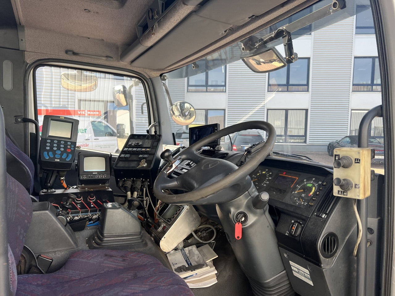 Mercedes-Benz Atego 1828 L 4x2 Atego 1828 L 4x2, Rechtslenker, Winterdienstaustattung - משאית עם שלדת תא: תמונה 5 Mercedes-Benz Atego 1828 L 4x2 Atego 1828 L 4x2, Rechtslenker, Winterdienstaustattung - משאית עם שלדת תא: תמונה 5