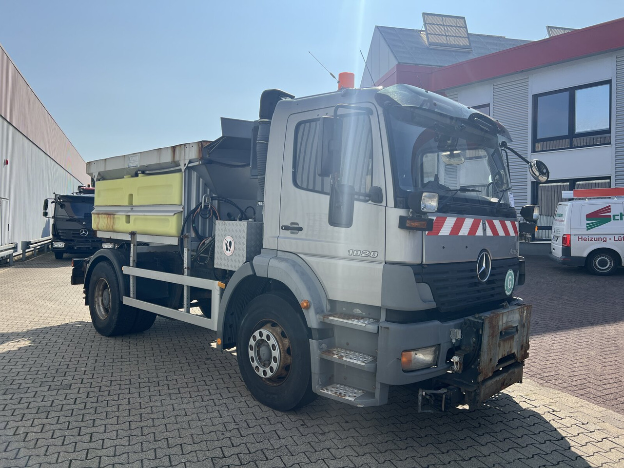 Mercedes-Benz Atego 1828 L 4x2 Atego 1828 L 4x2, Rechtslenker, Winterdienstaustattung - משאית עם שלדת תא: תמונה 5 Mercedes-Benz Atego 1828 L 4x2 Atego 1828 L 4x2, Rechtslenker, Winterdienstaustattung - משאית עם שלדת תא: תמונה 5