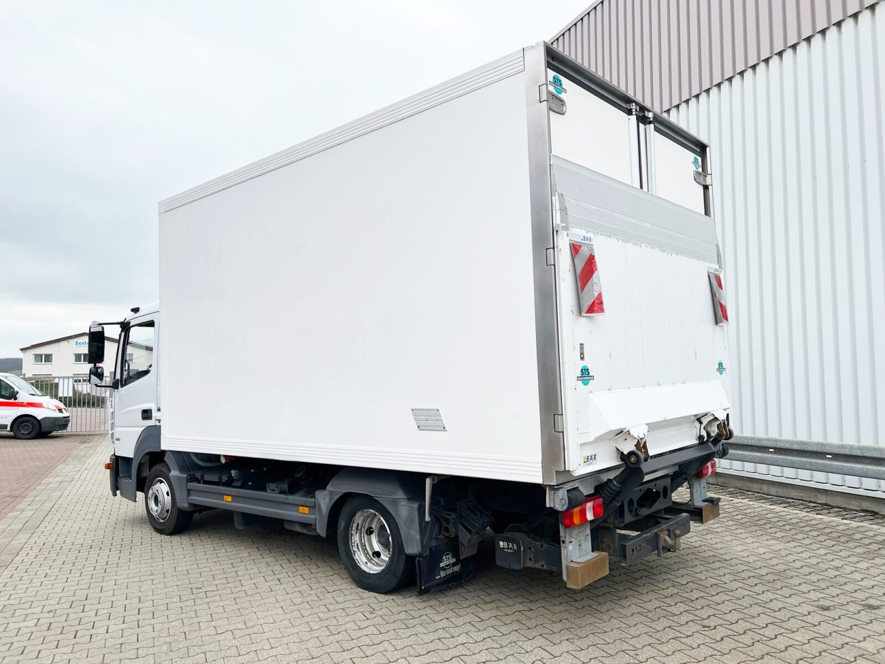 Mercedes-Benz Atego 816 L 4x2 Atego 816 L 4x2, Kühlkoffer, ThermoKing, LBW BÄR - משאית: תמונה 4 Mercedes-Benz Atego 816 L 4x2 Atego 816 L 4x2, Kühlkoffer, ThermoKing, LBW BÄR - משאית: תמונה 4