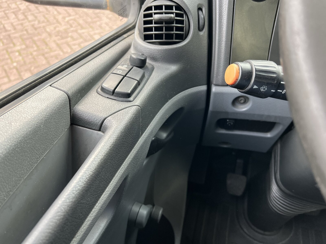 Mercedes-Benz Atego 816 L 4x2 Atego 816 L 4x2 mit LBW, 4x Vorhanden! - משאית תיבה: תמונה 5 Mercedes-Benz Atego 816 L 4x2 Atego 816 L 4x2 mit LBW, 4x Vorhanden! - משאית תיבה: תמונה 5