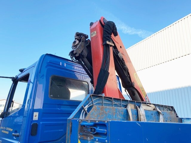 Mercedes-Benz Axor 1828 L 4x2 Axor 1828 L 4x2 mit Kran Palfinger PK 9501, Funk - משאית מנוף, משאית צד נופל/ שטוחה: תמונה 2 Mercedes-Benz Axor 1828 L 4x2 Axor 1828 L 4x2 mit Kran Palfinger PK 9501, Funk - משאית מנוף, משאית צד נופל/ שטוחה: תמונה 2