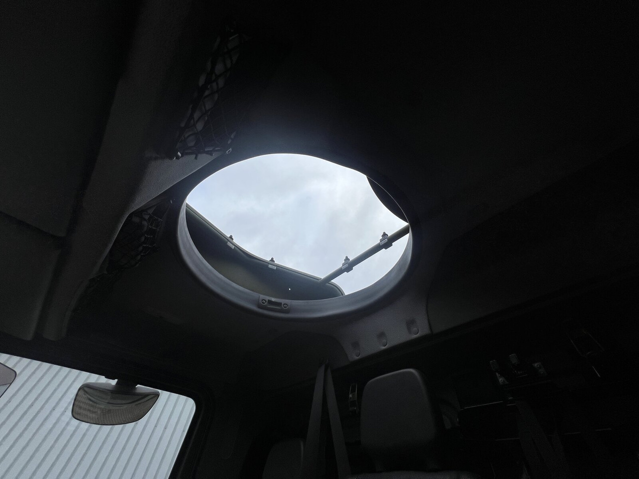 Mercedes-Benz Axor 1829 A 4x4 Axor 1829 A 4x4, Ex- - משאית צד נופל/ שטוחה: תמונה 5 Mercedes-Benz Axor 1829 A 4x4 Axor 1829 A 4x4, Ex- - משאית צד נופל/ שטוחה: תמונה 5