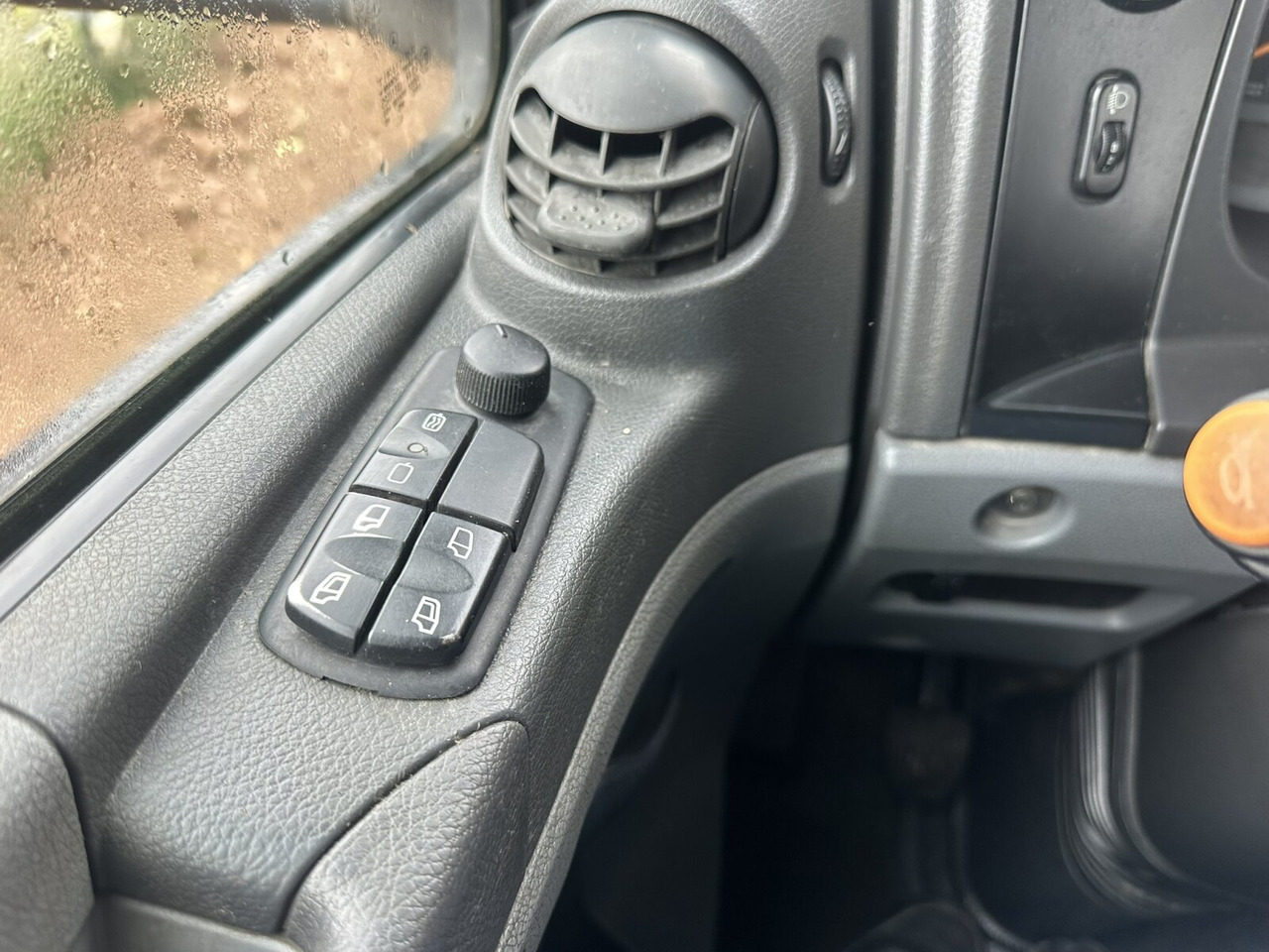 Mercedes-Benz Axor 2629 K 6x4 Axor 2629 K 6x4, PTO, Steel, Manual, 6-Zylinder - משאית עם שלדת תא: תמונה 5 Mercedes-Benz Axor 2629 K 6x4 Axor 2629 K 6x4, PTO, Steel, Manual, 6-Zylinder - משאית עם שלדת תא: תמונה 5