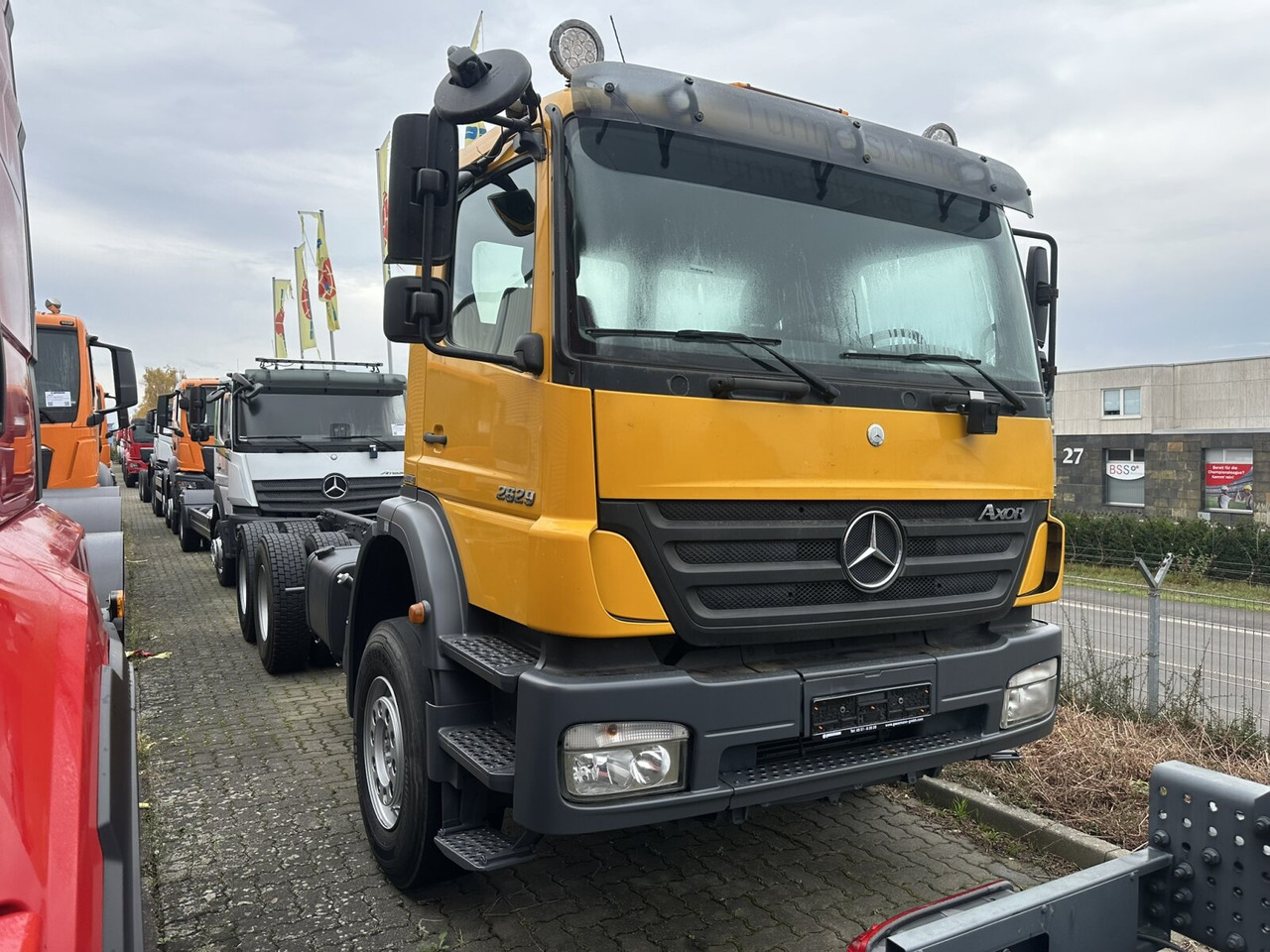 Mercedes-Benz Axor 2629 K 6x4 Axor 2629 K 6x4, PTO, Steel, Manual, 6-Zylinder - משאית עם שלדת תא: תמונה 1 Mercedes-Benz Axor 2629 K 6x4 Axor 2629 K 6x4, PTO, Steel, Manual, 6-Zylinder - משאית עם שלדת תא: תמונה 1