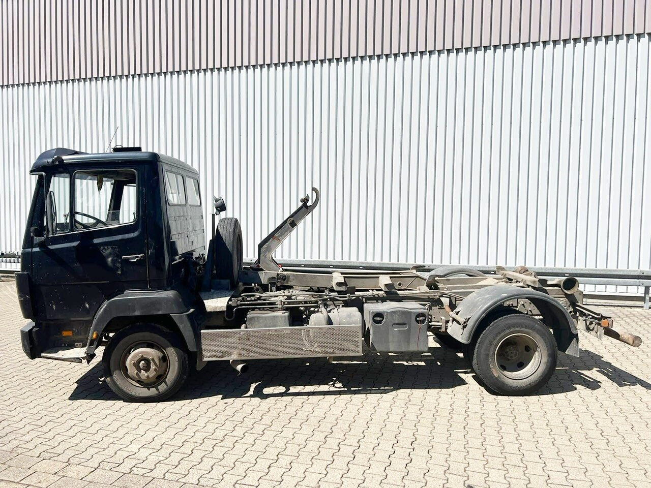 Mercedes-Benz LK 817 4x2 LK 817 4x2/37, City-Abroller, 6-Zylinder Motor - משאית הרמת וו: תמונה 1 Mercedes-Benz LK 817 4x2 LK 817 4x2/37, City-Abroller, 6-Zylinder Motor - משאית הרמת וו: תמונה 1
