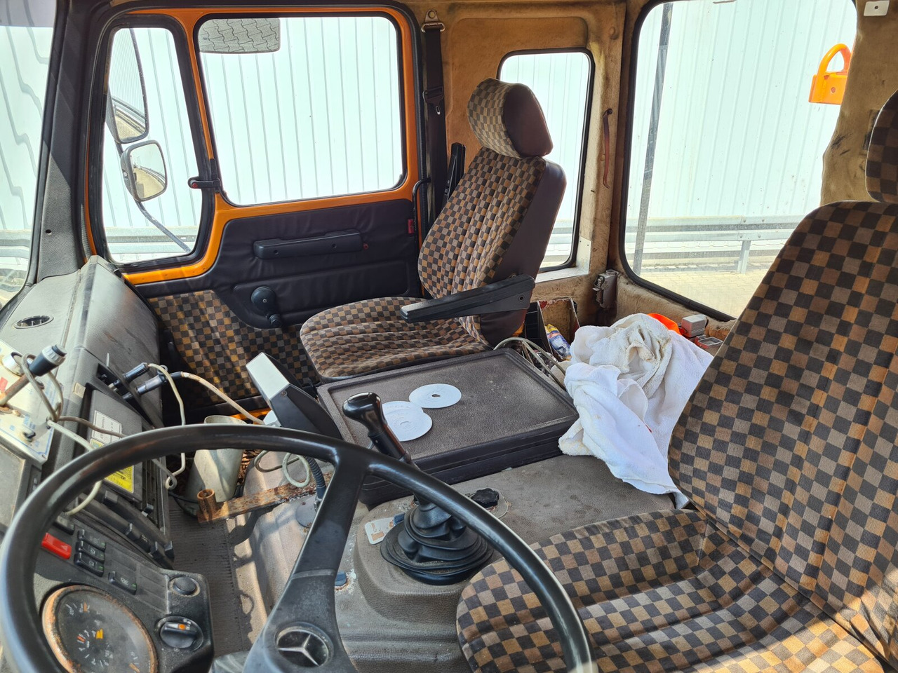 Mercedes-Benz NG 1928 A 4x4 NG 1928 A 4x4, V8-Motor, Standklima, Winterdienstaustattung - משאית עם שלדת תא: תמונה 4 Mercedes-Benz NG 1928 A 4x4 NG 1928 A 4x4, V8-Motor, Standklima, Winterdienstaustattung - משאית עם שלדת תא: תמונה 4