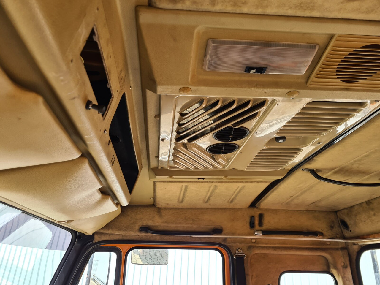 Mercedes-Benz NG 1928 A 4x4 NG 1928 A 4x4, V8-Motor, Standklima, Winterdienstaustattung - משאית עם שלדת תא: תמונה 5 Mercedes-Benz NG 1928 A 4x4 NG 1928 A 4x4, V8-Motor, Standklima, Winterdienstaustattung - משאית עם שלדת תא: תמונה 5