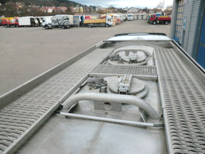 הַחכָּרָה Mercedes-Benz SK 1824 L 4x2 SK 1824 L 4x2, Esterer Tankaufbau ca. 13.100l, 2 Kammern Mercedes-Benz SK 1824 L 4x2 SK 1824 L 4x2, Esterer Tankaufbau ca. 13.100l, 2 Kammern: תמונה 13