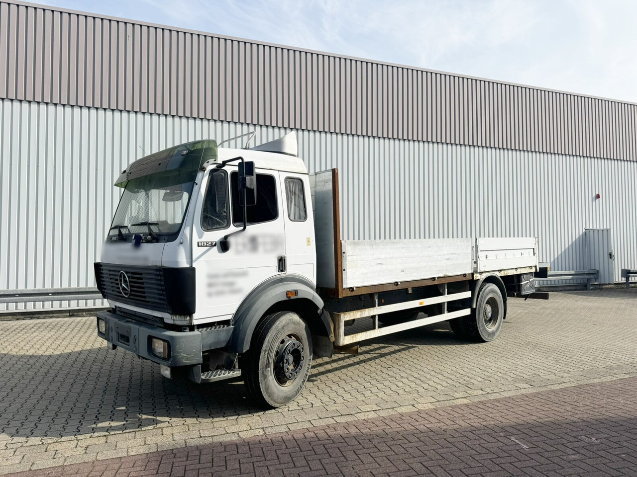 Mercedes-Benz SK 1827L 4x2 SK 1827L 4x2 - משאית צד נופל/ שטוחה: תמונה 1 Mercedes-Benz SK 1827L 4x2 SK 1827L 4x2 - משאית צד נופל/ שטוחה: תמונה 1