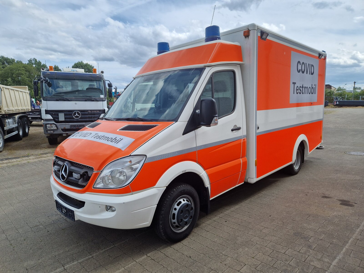 Mercedes-Benz Sprinter 516 CDI 4x2 Sprinter 516 CDI 4x2, Rettungswagen - אמבולנס: תמונה 1 Mercedes-Benz Sprinter 516 CDI 4x2 Sprinter 516 CDI 4x2, Rettungswagen - אמבולנס: תמונה 1