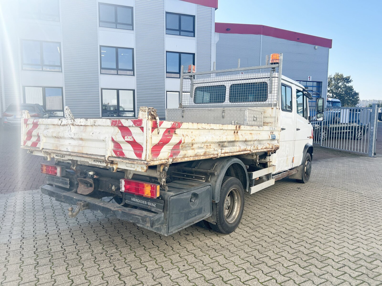 Mercedes-Benz Vario 816 D 4x2 Doka Vario 816 D 4x2 Doka, 2x AHK, Meiller Kipper - מזהיר: תמונה 3 Mercedes-Benz Vario 816 D 4x2 Doka Vario 816 D 4x2 Doka, 2x AHK, Meiller Kipper - מזהיר: תמונה 3