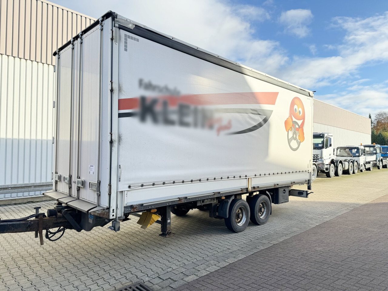 OS2-L105 L/B OS2-L105 L/B, durchladbar, Edscha, Ex-Fahrschule! - קרון נגרר צד נופל/ שטוח: תמונה 1 OS2-L105 L/B OS2-L105 L/B, durchladbar, Edscha, Ex-Fahrschule! - קרון נגרר צד נופל/ שטוח: תמונה 1