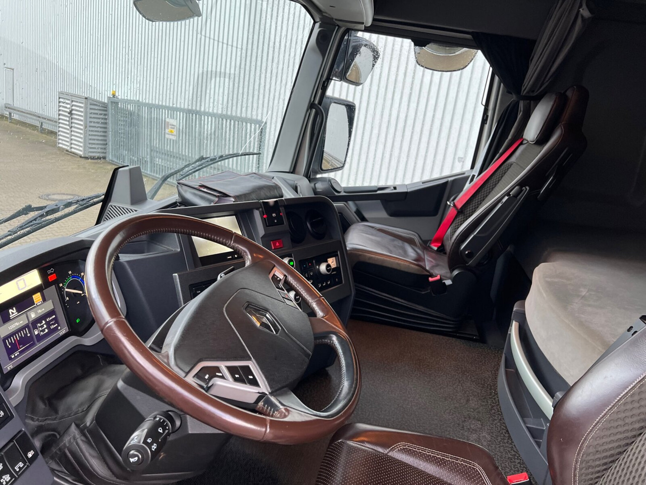 Renault C 520 6x4 C 520 6x4, Retarder, Nebenantrieb - משאית עם שלדת תא: תמונה 3 Renault C 520 6x4 C 520 6x4, Retarder, Nebenantrieb - משאית עם שלדת תא: תמונה 3