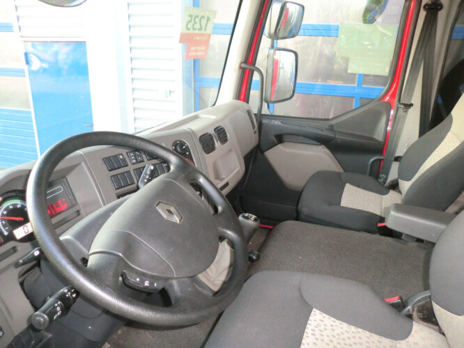 Interior photo 1: משאית תיבה Renault Midlum 220 DXi 4x2